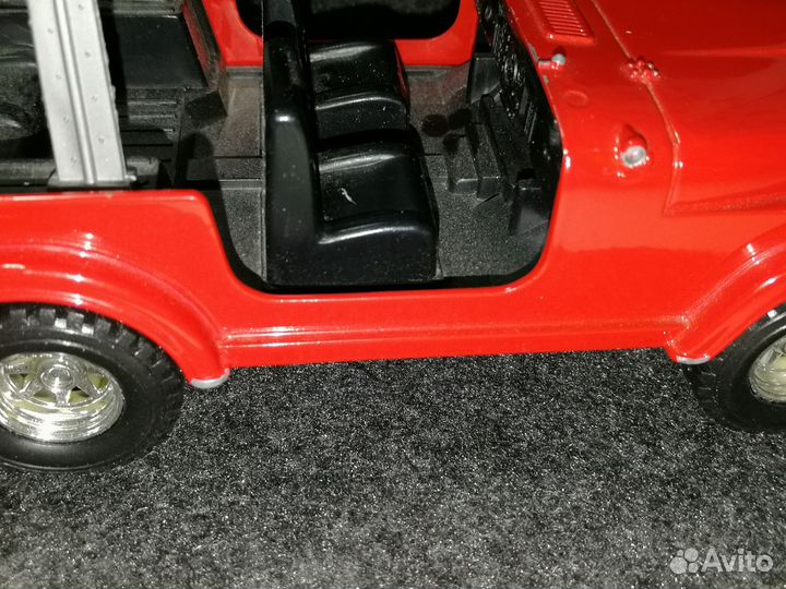 Модель 1\24 Bburago Jeep CJ-7