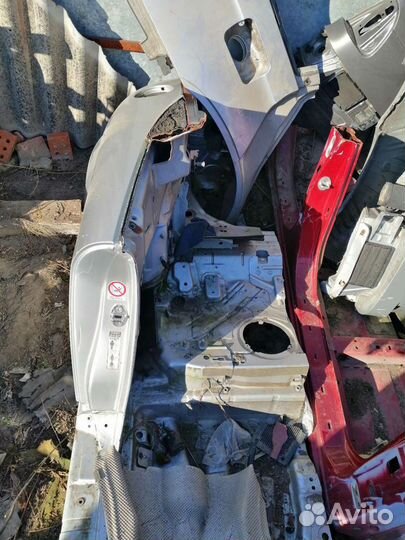 Заднее правое крыло Ауди тт с порогом