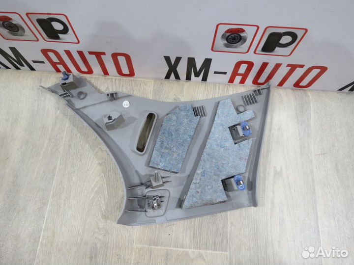 Обшивка задней стойки правой Opel Astra H