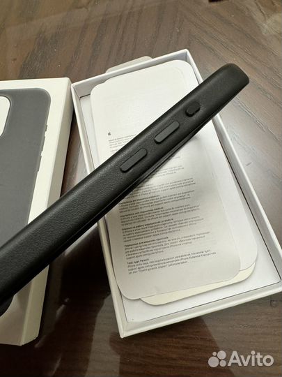 Чехол на iPhone 15 pro кожаный