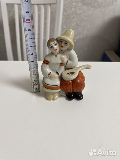 Фарфоровая статуэтка Посиделки на лавочке СССР