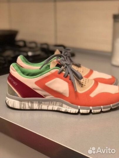 Кроссовки женские