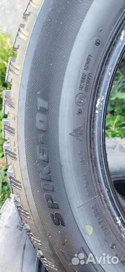 Bridgestone Blizzak Spike-01 215/60 R16