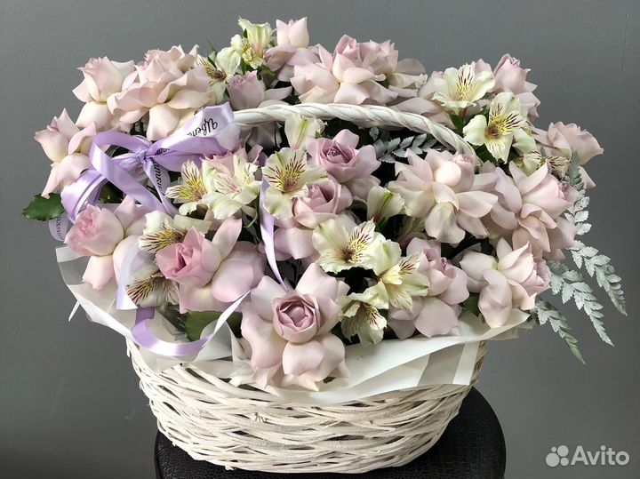 Букет цветов или сладостей