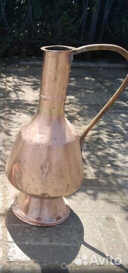 Огромный медный кувшин вышлю т, к