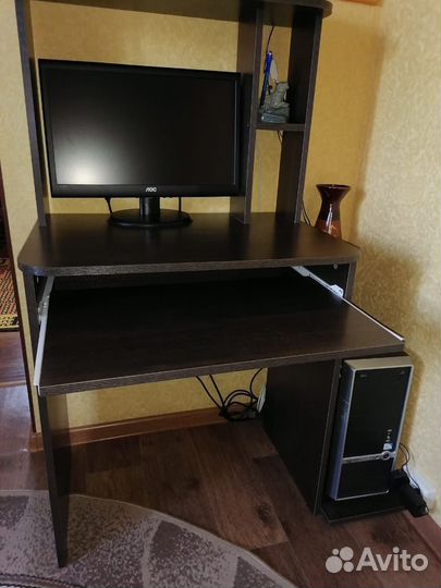 Стол копьютерный+компьютерное кресло