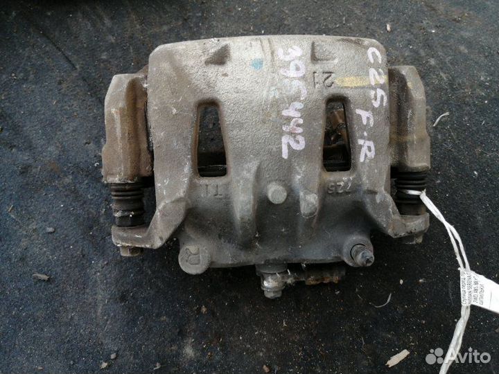 Суппорт передний правый Nissan Serena C25 MR20