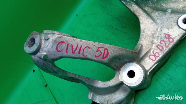 Кронштейн передней подвески для Honda Civic 5D