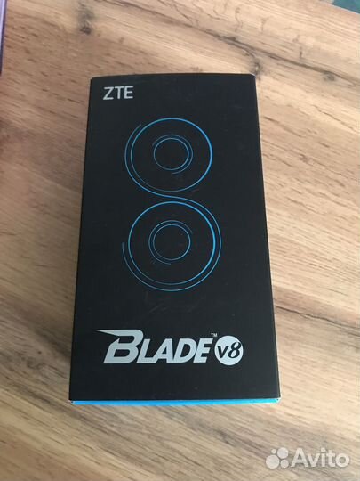 Смартфон ZTE bladeV8