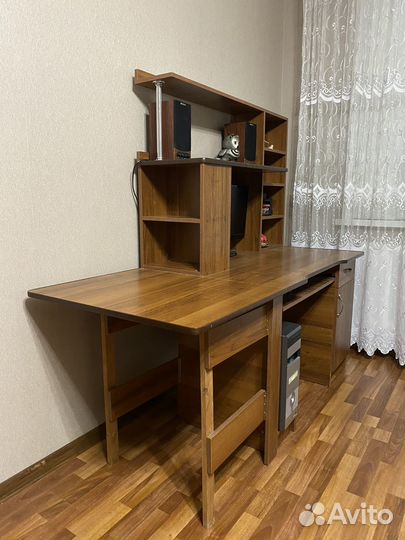 Компьютерный стол