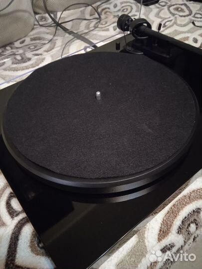 Проигрыватель винила pro-ject debut III
