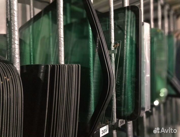 Стекло кабины hitachi ZX75-URT