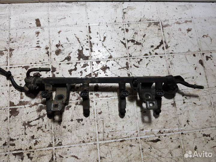 Топливная форсунка (рампа) Mazda 323 F BJ 2002 1.6