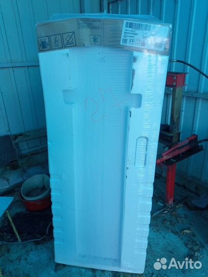 Морозильная камера indesut dfz 4150.1новая