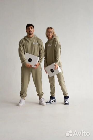 Женский спортивный костюм