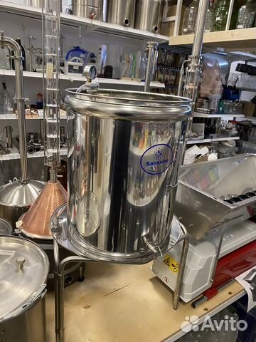 Емкость с плавающей крышкой, для хранения вина