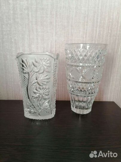 Ваза хрустальная и кружка для латте