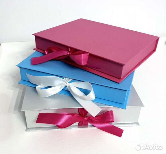 Коробка подарочная на лентах