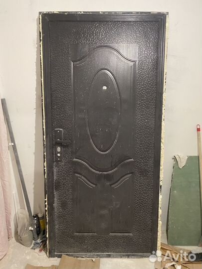 Металлическая дверь бу из новостроек