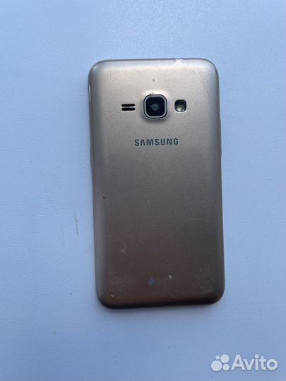 Телефон Samsung Galaxy J1