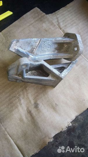 Крепление двигателя узам 2126