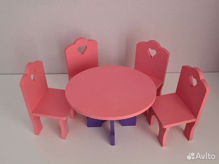 Мебель - деревянный кукольный стол и стулья