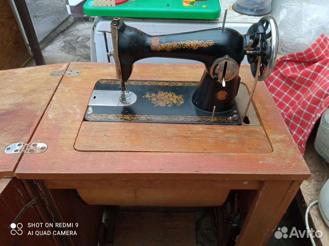 Швейная рабочая ножная машинка пмз