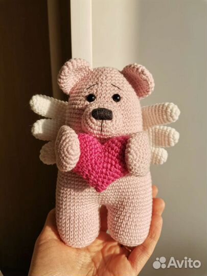 Вязаная игрушка мишка-ангел ручной работы