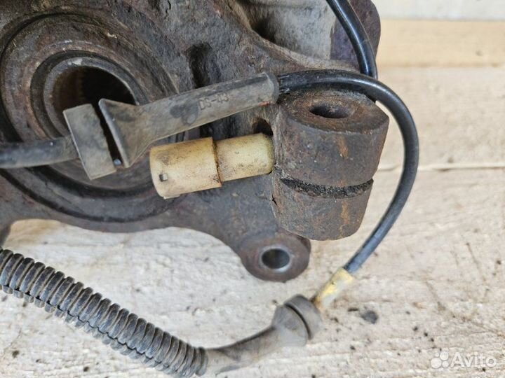 Кулак поворотный передний правый Toyota Corolla