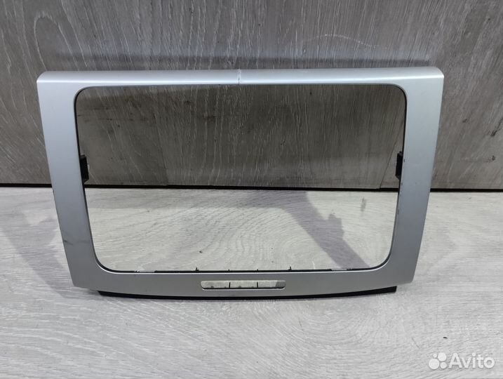 Рамка магнитолы Volkswagen Passat B6