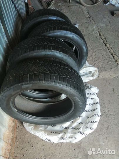Pirelli Ice Zero 215/55 R17