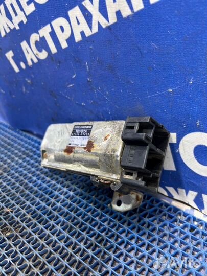 Резистор печки Toyota Crown седан 1993