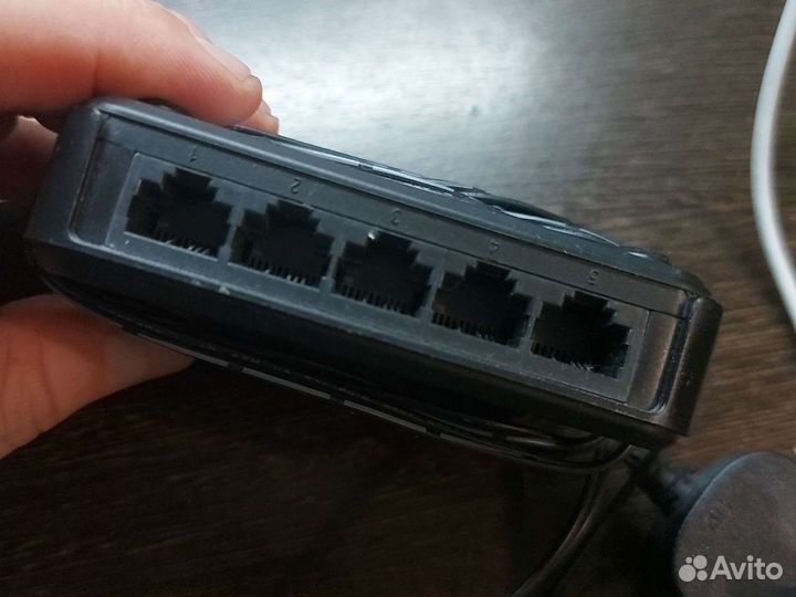 Свич, коммутатор, хаб, D-link 1005A