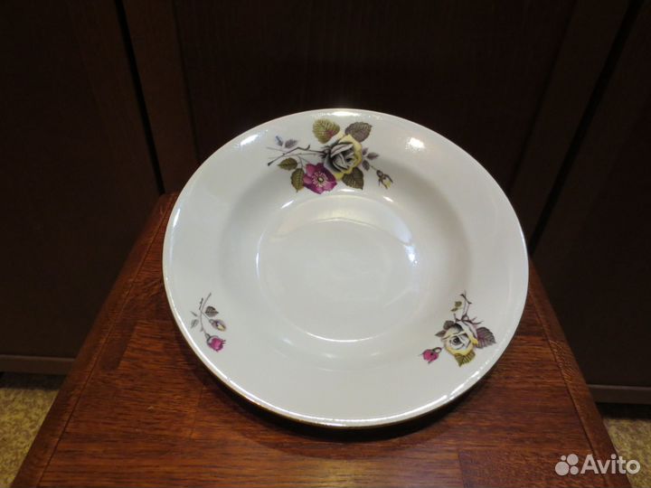 Тарелки Фарфор Польша 5 штук суповые и десертные