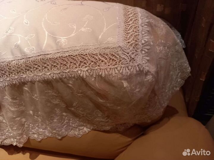 Новая праздничная скатерть и набор салфеток