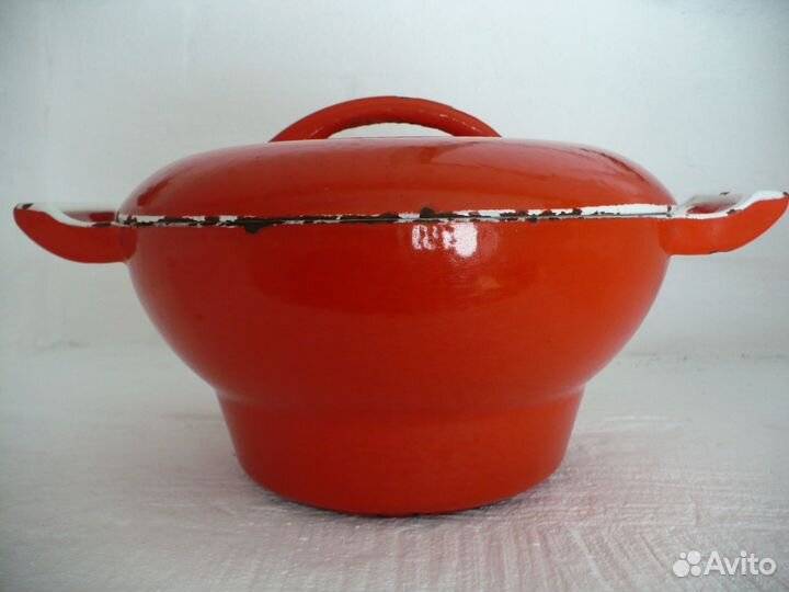 Кастрюля чугунная СССР красная, редкая форма