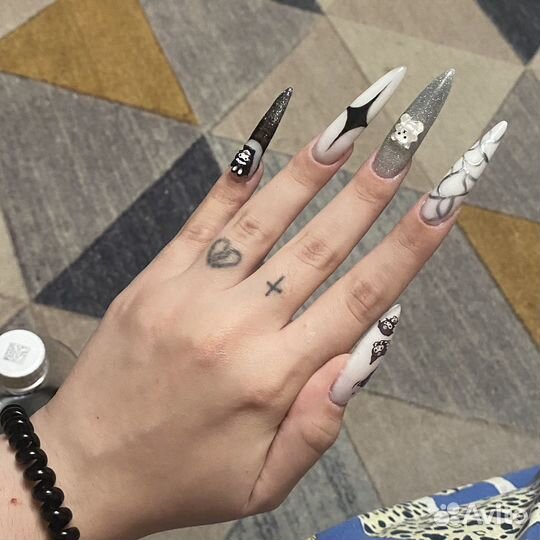 Модель на маникюр