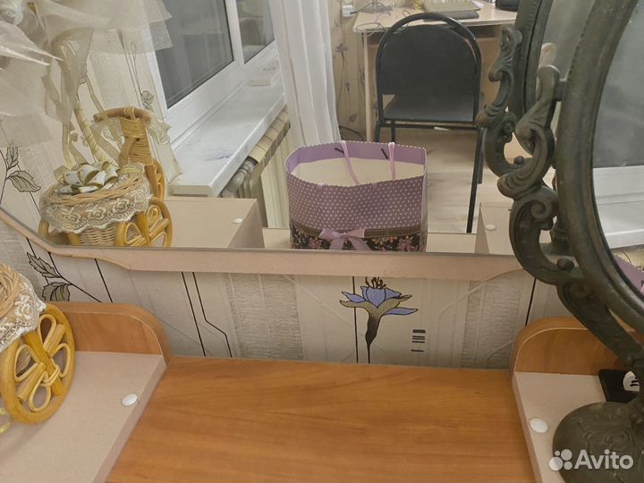Туалетный столик с зеркалом бу