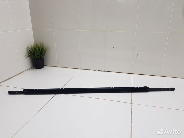 Молдинг стекла задней левой двери (Geely Coolray)