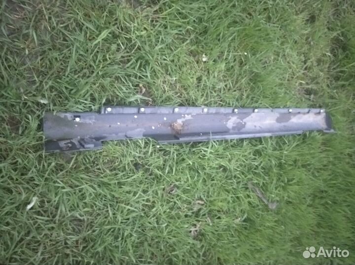 Правый порог ниссан скайлайн 35