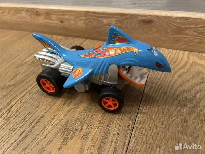Hotwheels акула машинка