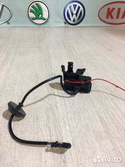 Активатор замок лючка бензобака Поло Рапид