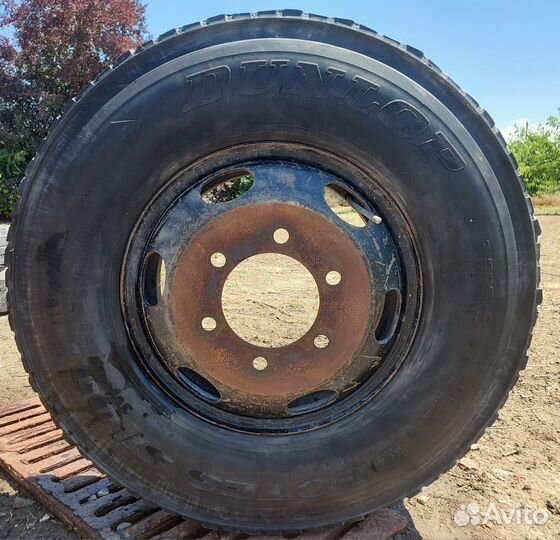 Шины с дисками для грузового автомобиля