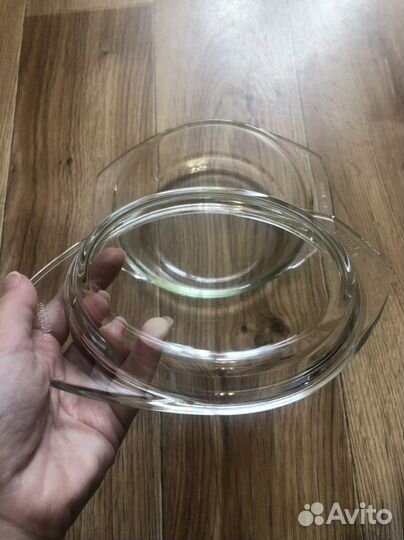 Стеклянная кастрюля с крышкой