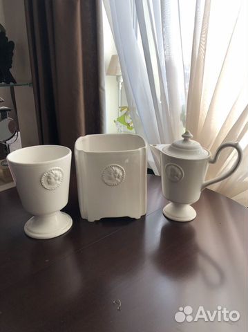 Вазы, кофейник, часы