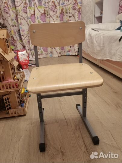 Стул ученический регулируемый
