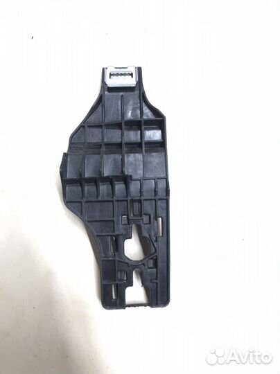 Кронштейн консоли левый 3G1863143A Passat B8