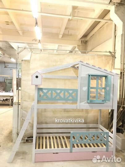 Детская двухъярусная кровать домик