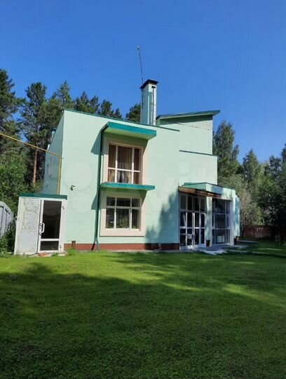 Коттедж 450 м² на участке 12 сот.