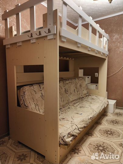 Двухъярусная кровать с диваном б/у